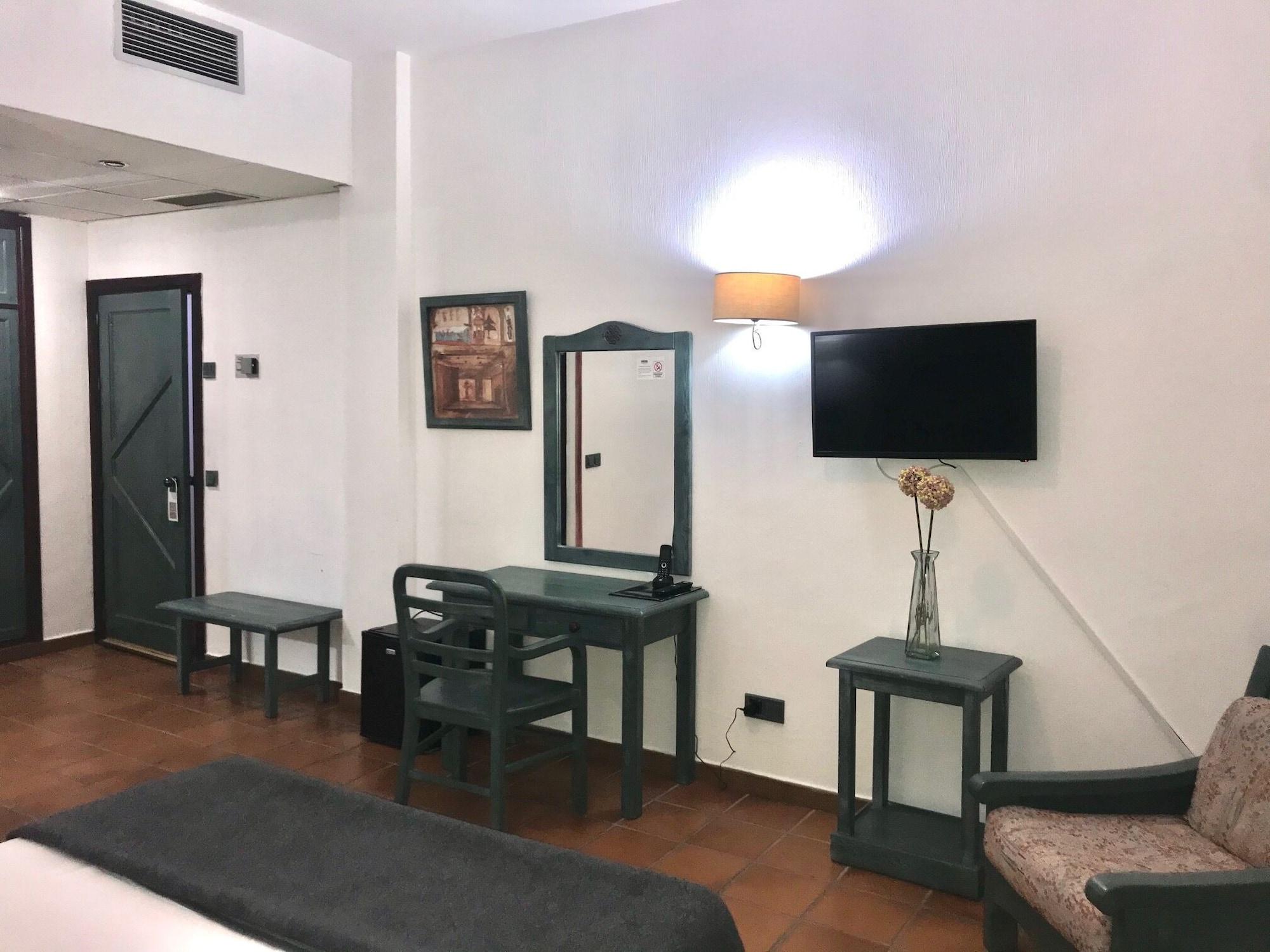 Hotel Almagro Exterior photo